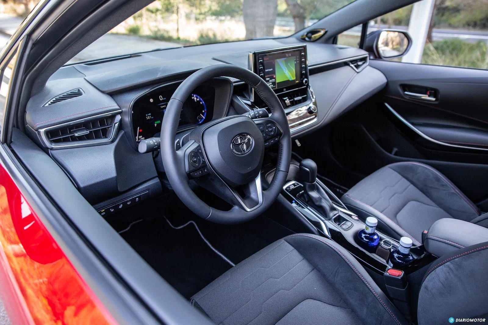 Toyota Corolla Hybrid - Interior premium